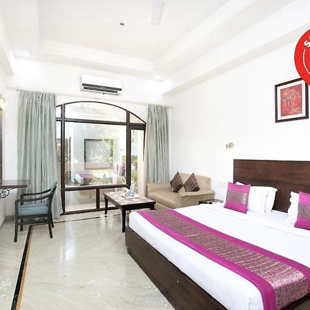 Capital O 15395 Hotel 42 أمريتسار المظهر الخارجي الصورة