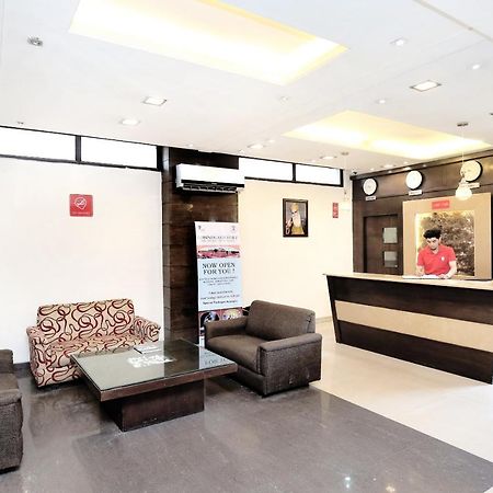 Capital O 15395 Hotel 42 أمريتسار المظهر الخارجي الصورة
