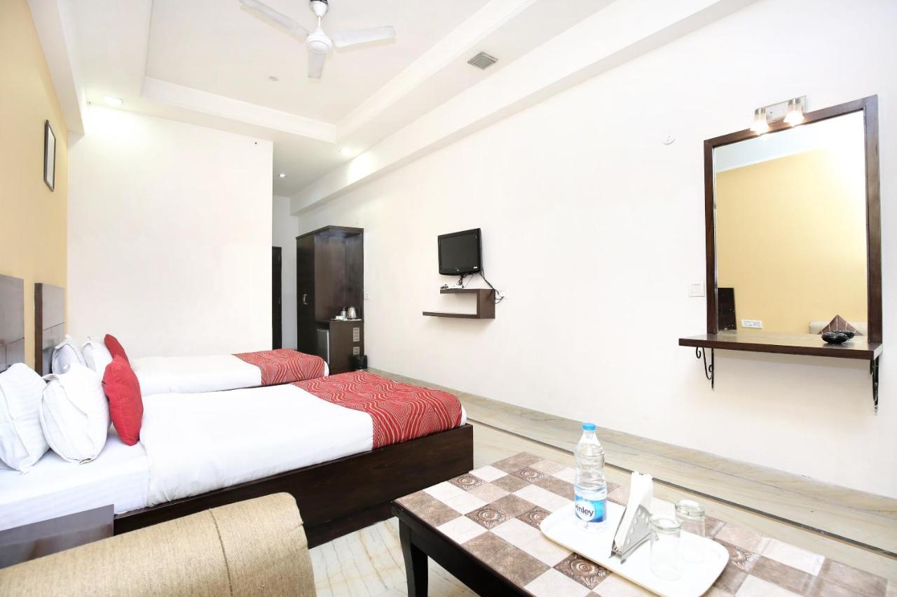 Capital O 15395 Hotel 42 أمريتسار المظهر الخارجي الصورة