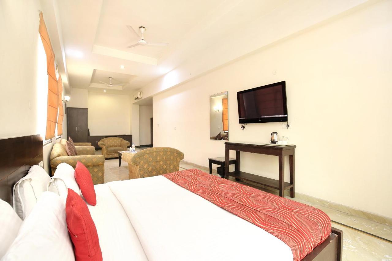 Capital O 15395 Hotel 42 أمريتسار المظهر الخارجي الصورة