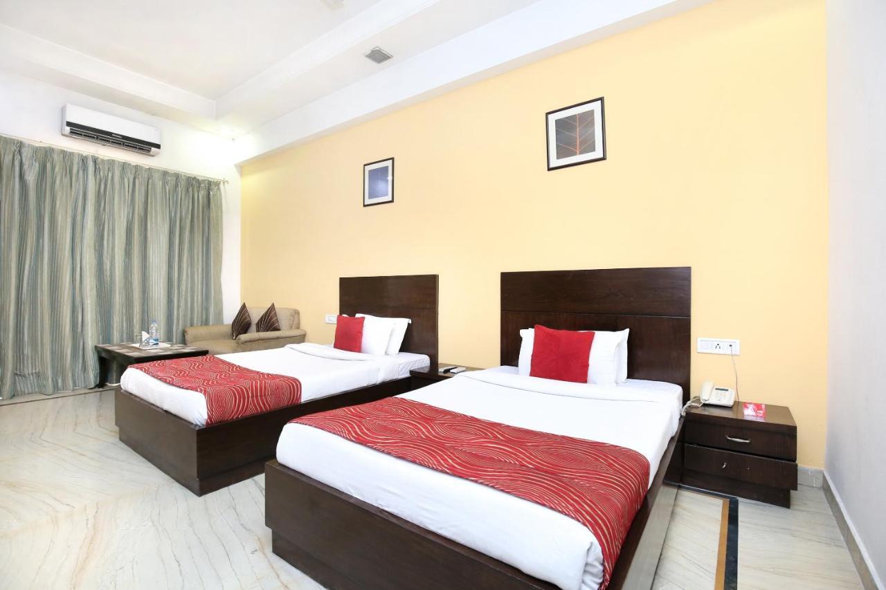 Capital O 15395 Hotel 42 أمريتسار المظهر الخارجي الصورة