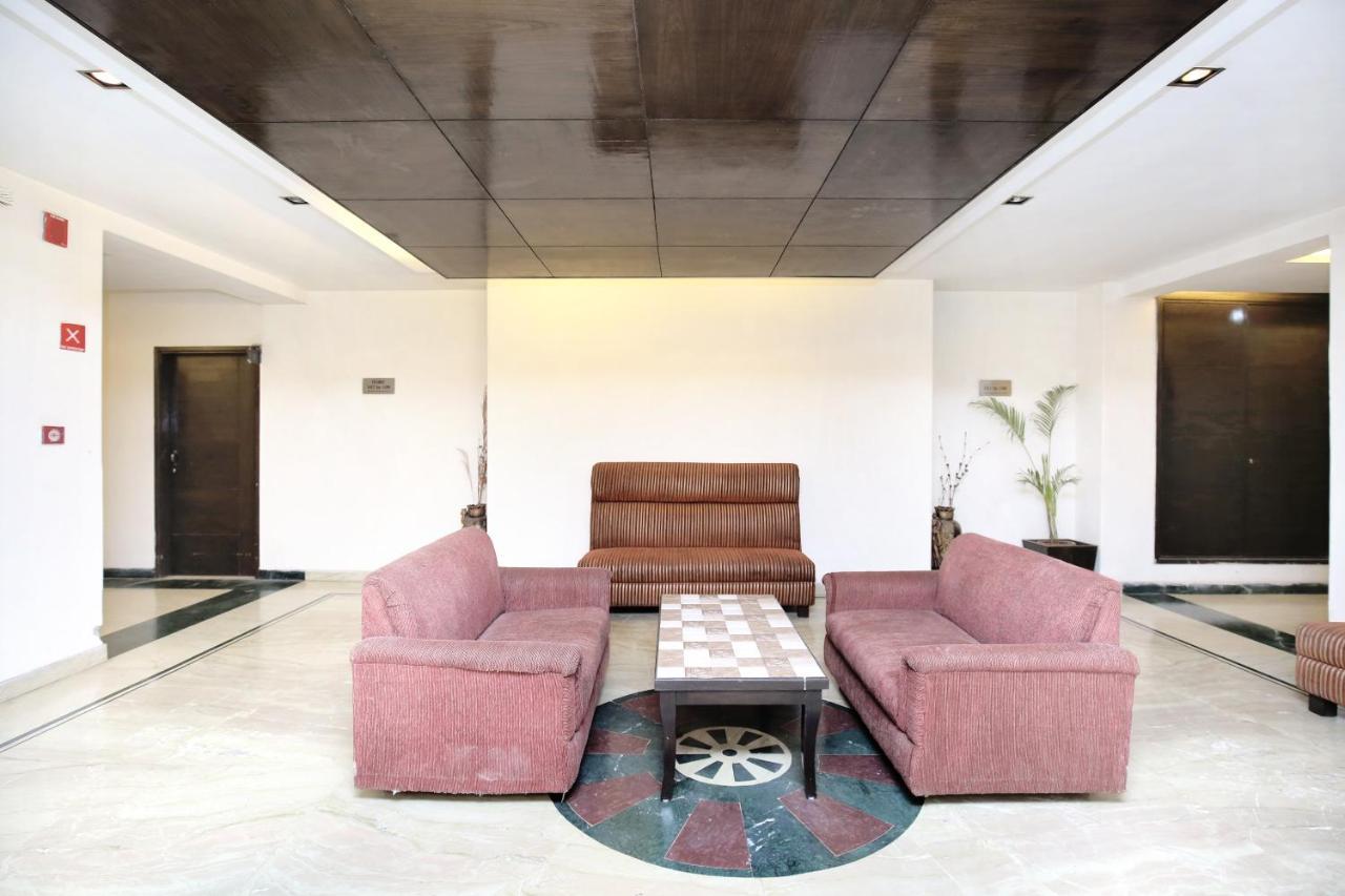 Capital O 15395 Hotel 42 أمريتسار المظهر الخارجي الصورة