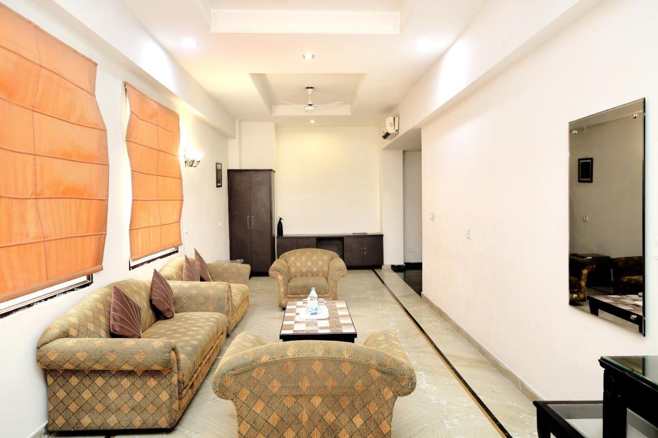 Capital O 15395 Hotel 42 أمريتسار المظهر الخارجي الصورة