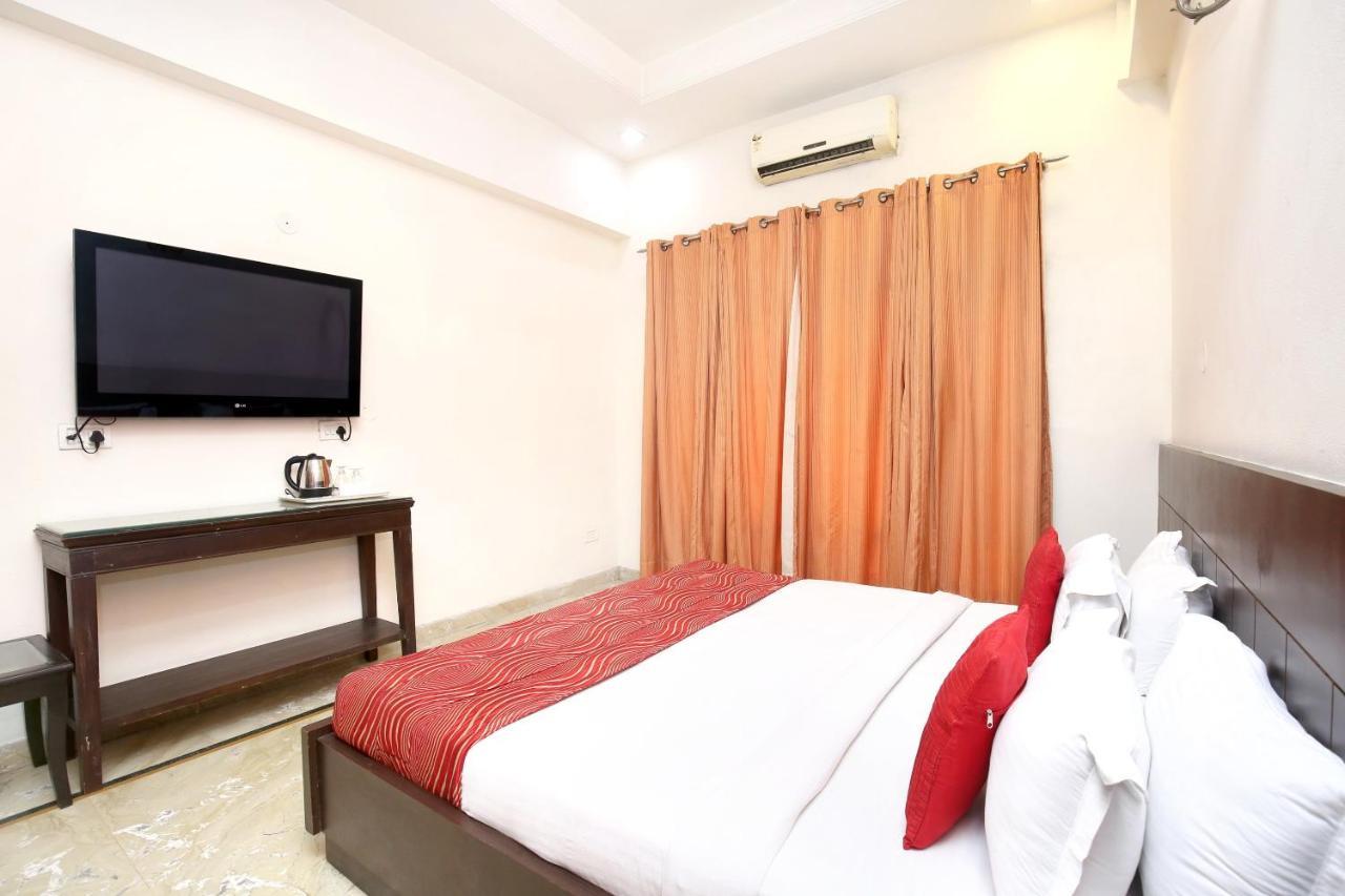 Capital O 15395 Hotel 42 أمريتسار المظهر الخارجي الصورة