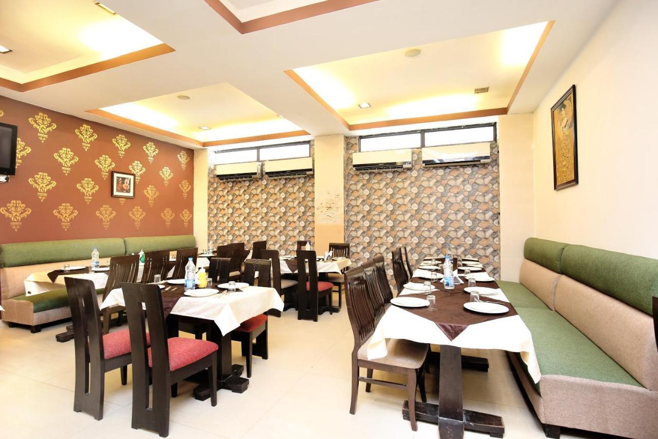 Capital O 15395 Hotel 42 أمريتسار المظهر الخارجي الصورة