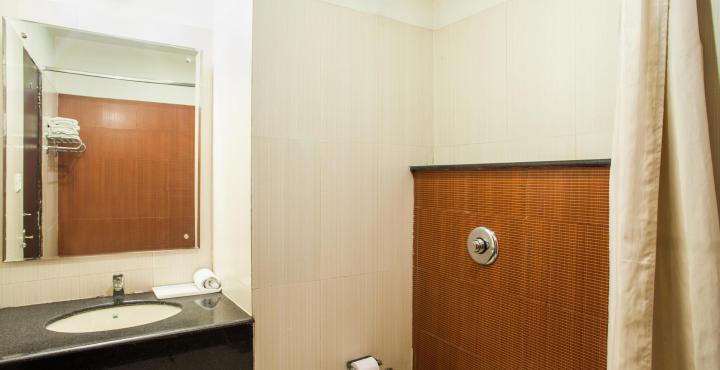 Capital O 15395 Hotel 42 أمريتسار المظهر الخارجي الصورة