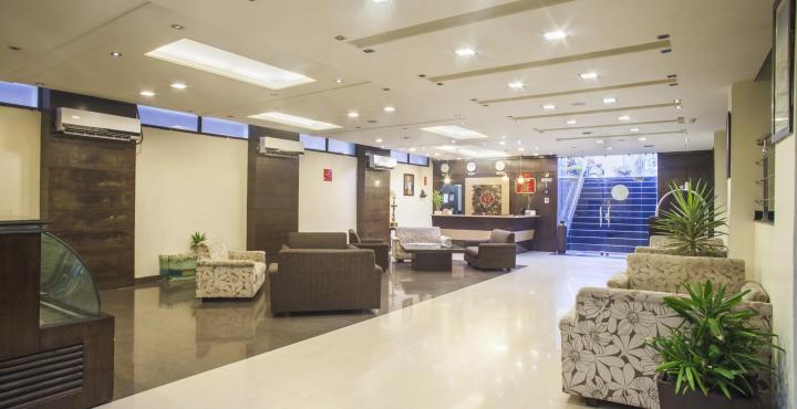 Capital O 15395 Hotel 42 أمريتسار المظهر الخارجي الصورة